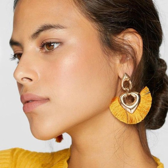 Bohemian Exaggerated Heart Earring Beige - Picture 2 of 4